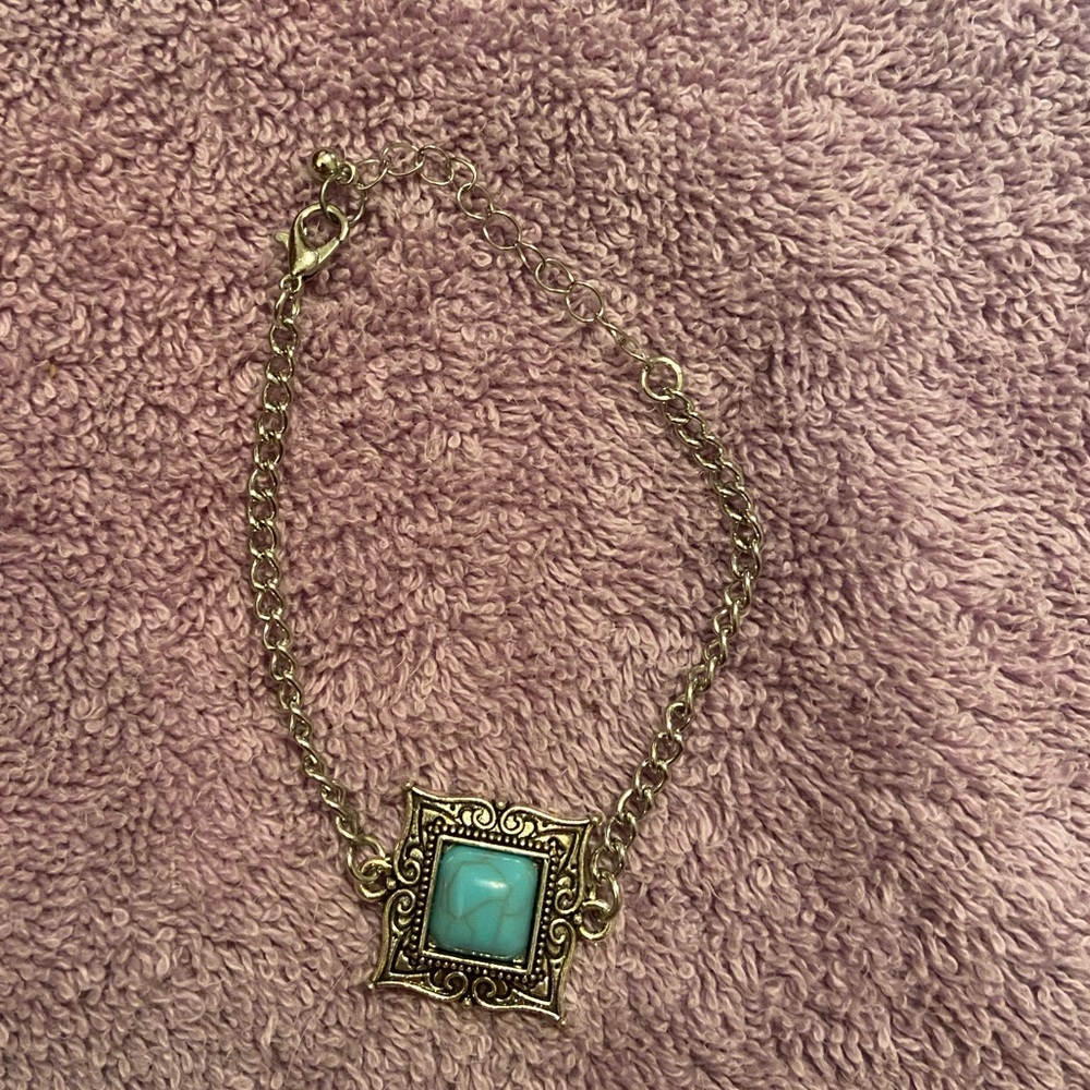 Woman’s turquoise sterling silver bracelet 3”vintage